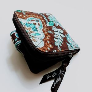 Vera Bradley's card zipper wallet
